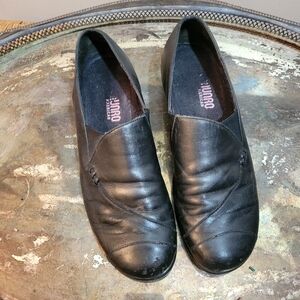Munro Black Leather Heel Loafers